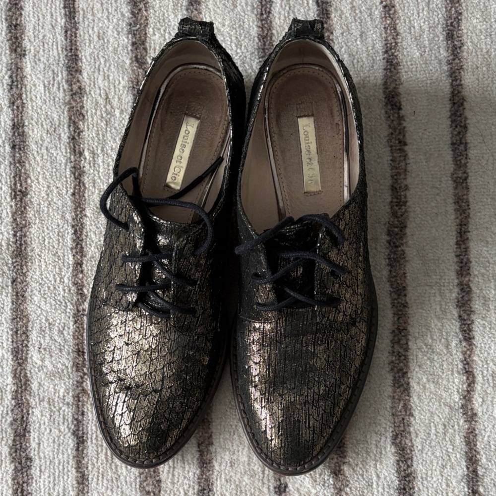 Louise et Cie Black and Gold Textured loafers